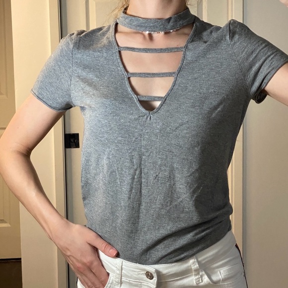 Forever 21 Grey Strappy Cutout Choker Neck Top - Size Small - Picture 5 of 8